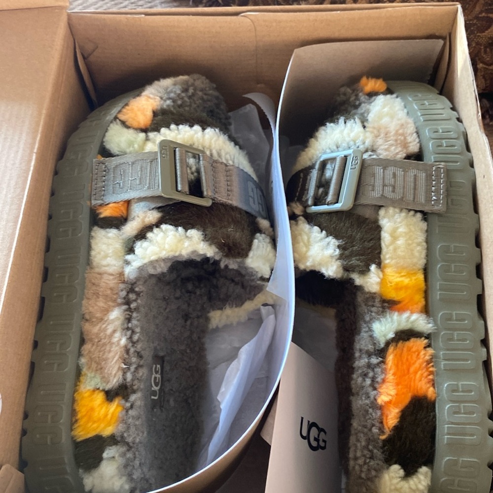 UGG FLUFFITA CALI COLLAGE Womens Multicolor Sheepskin Slipper Slide Sandals US 7